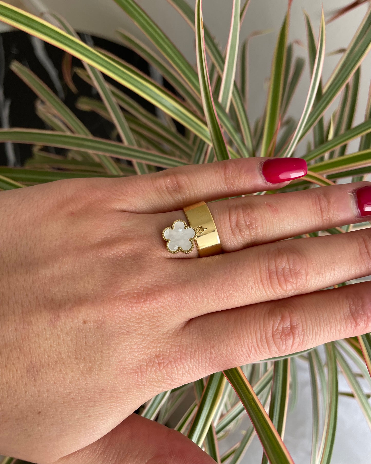 Bague fleur - Dorée La boutique de Charlyne